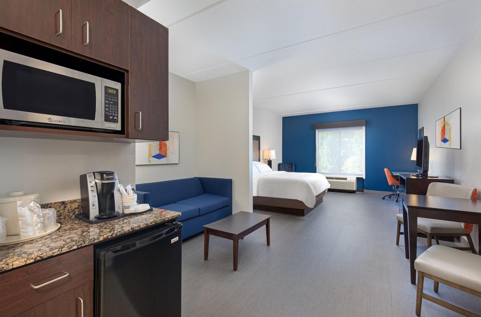Holiday Inn Express & Suites - Cleveland Northwest By Ihg Ngoại thất bức ảnh