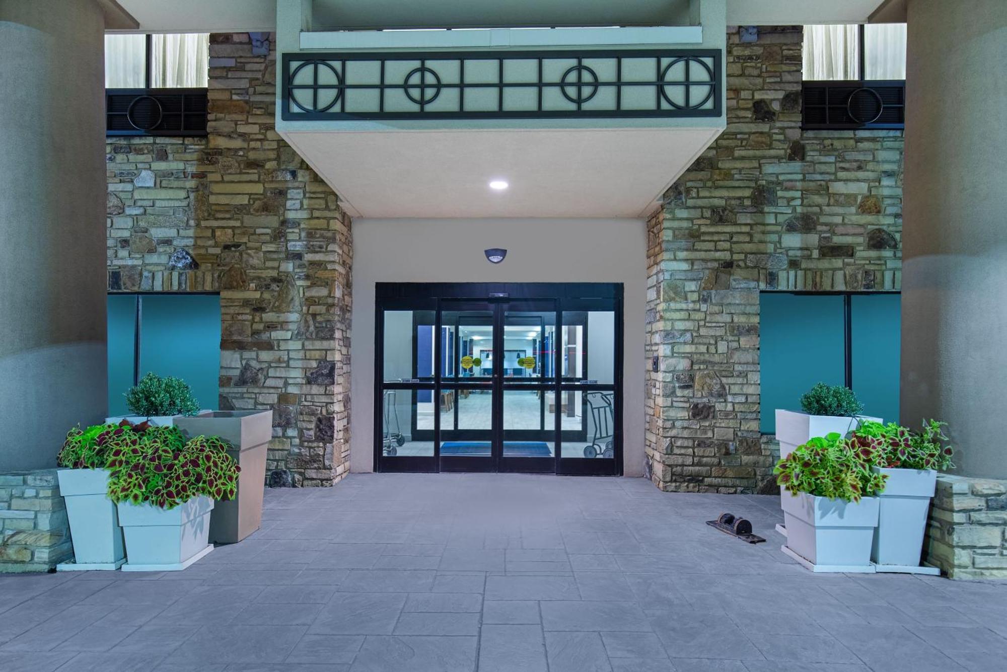 Holiday Inn Express & Suites - Cleveland Northwest By Ihg Ngoại thất bức ảnh