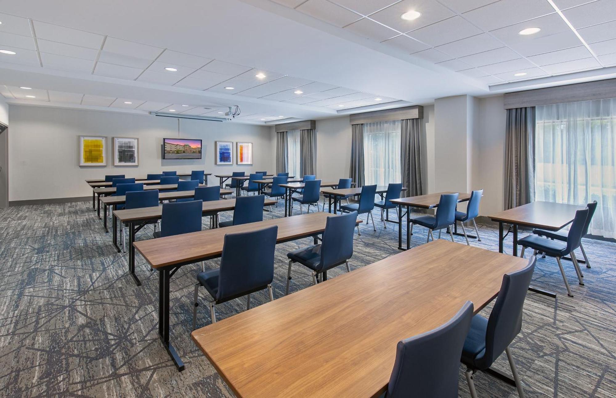 Holiday Inn Express & Suites - Cleveland Northwest By Ihg Ngoại thất bức ảnh