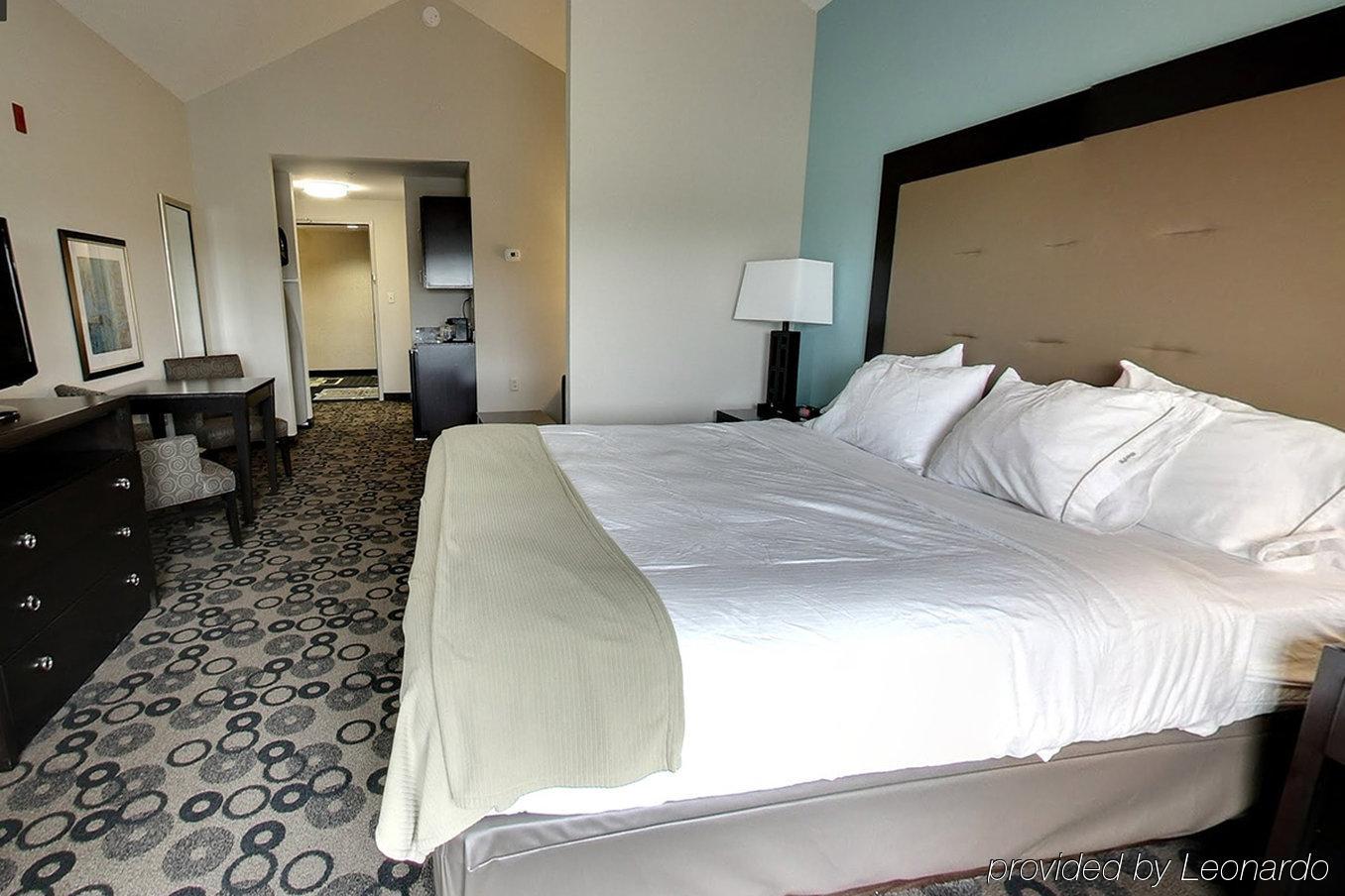 Holiday Inn Express & Suites - Cleveland Northwest By Ihg Ngoại thất bức ảnh