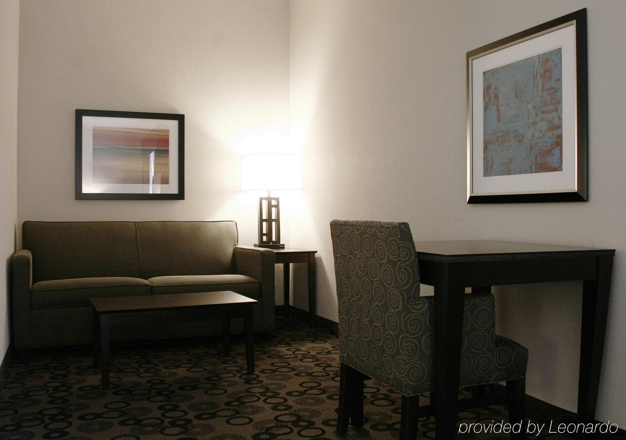 Holiday Inn Express & Suites - Cleveland Northwest By Ihg Ngoại thất bức ảnh