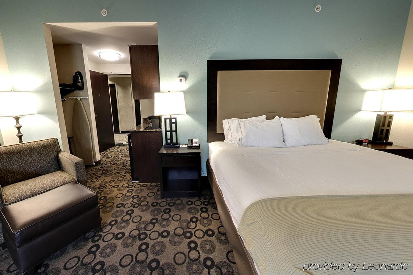 Holiday Inn Express & Suites - Cleveland Northwest By Ihg Ngoại thất bức ảnh