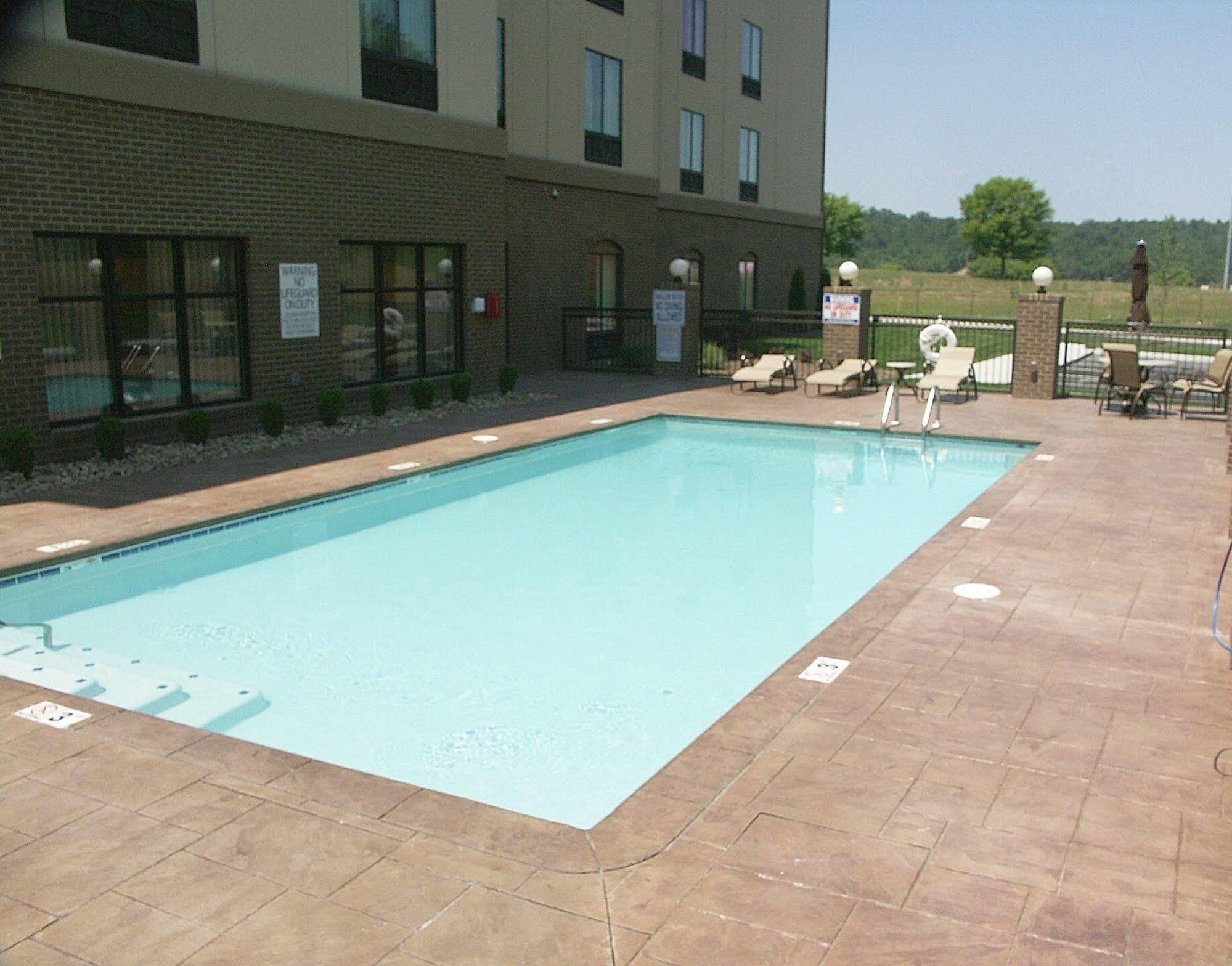 Holiday Inn Express & Suites - Cleveland Northwest By Ihg Ngoại thất bức ảnh