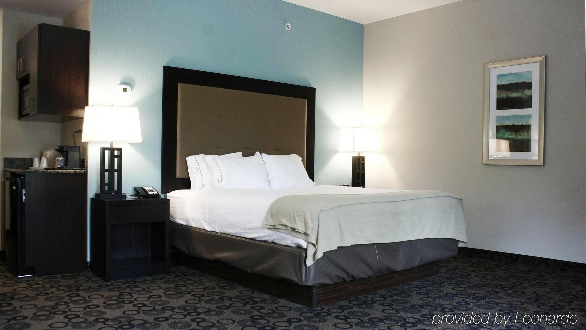 Holiday Inn Express & Suites - Cleveland Northwest By Ihg Ngoại thất bức ảnh