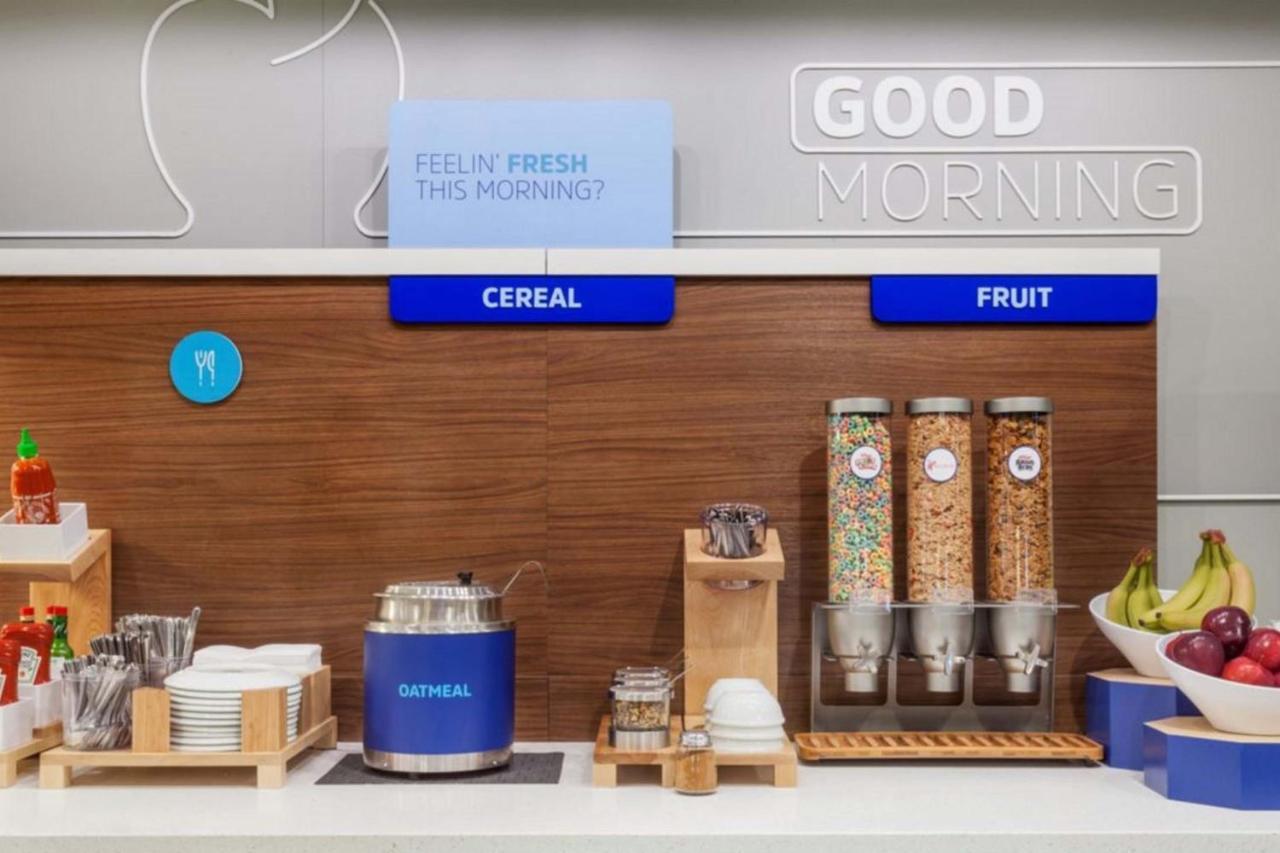 Holiday Inn Express & Suites - Cleveland Northwest By Ihg Ngoại thất bức ảnh