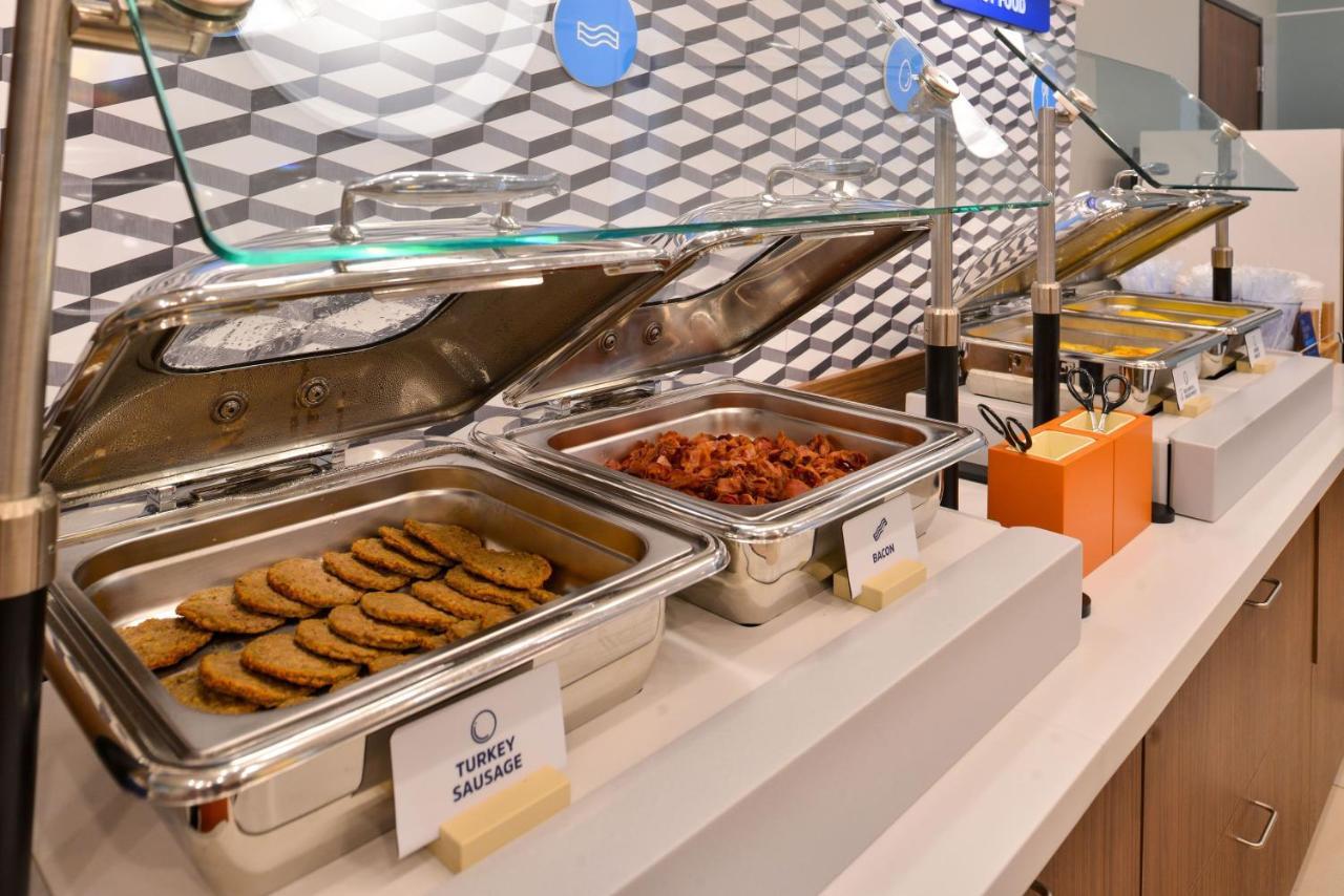 Holiday Inn Express & Suites - Cleveland Northwest By Ihg Ngoại thất bức ảnh