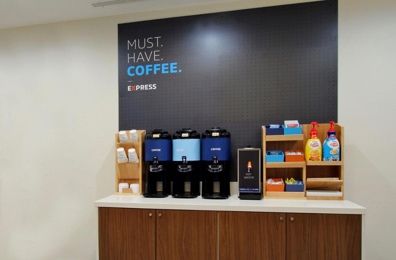 Holiday Inn Express & Suites - Cleveland Northwest By Ihg Ngoại thất bức ảnh